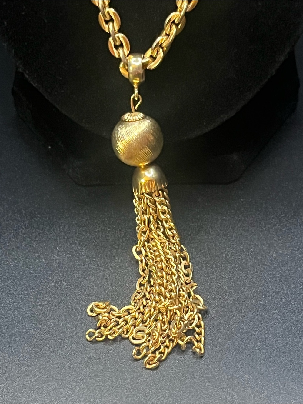 Vintage gold tone tassel pendant necklace 22 inch textured bead statement - Picture 2 of 11